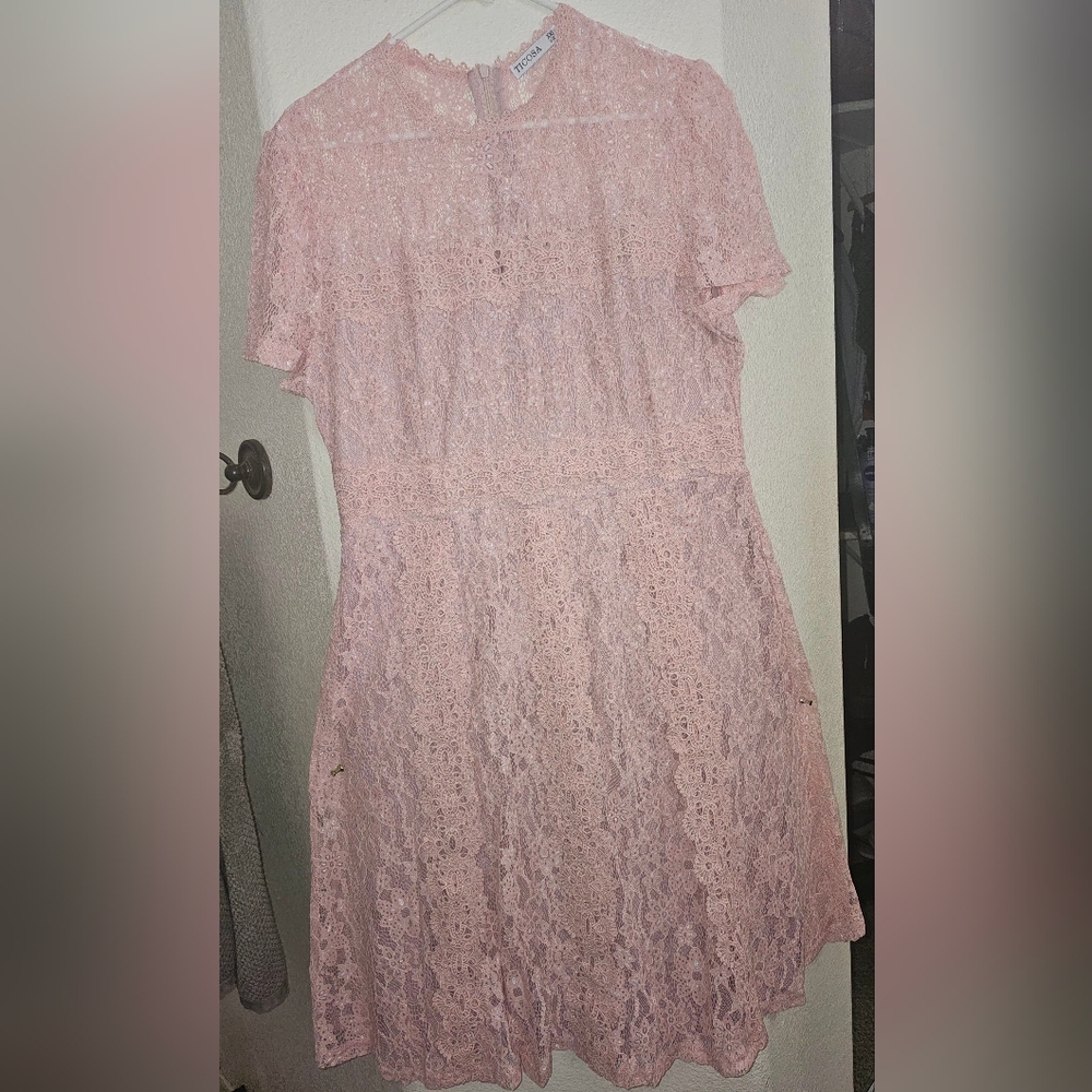 Chic Pink Lace Midi Dress
